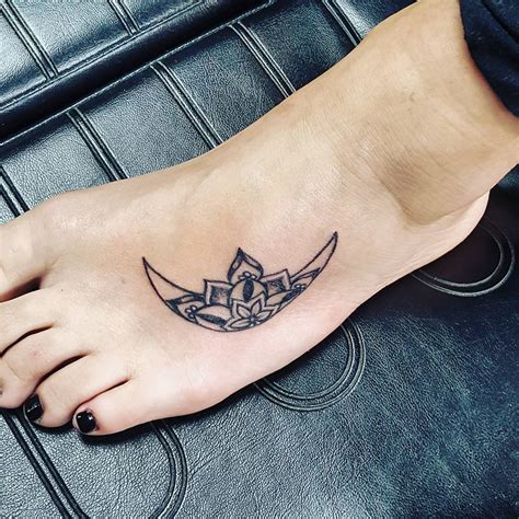 foot tattoo stencil|simple foot tattoo designs.